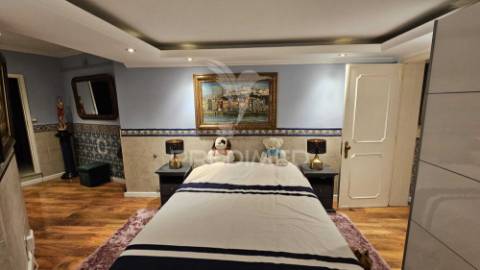 Moradia t6 com piscina em esgueira