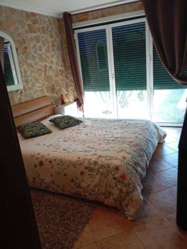 Moradia t6 com piscina em esgueira