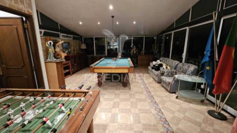 Moradia t6 com piscina em esgueira