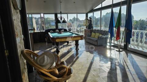 Moradia t6 com piscina em esgueira