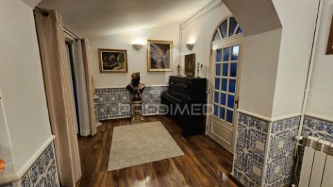 Moradia t6 com piscina em esgueira