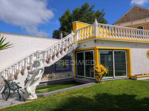 Moradia t6 com piscina em esgueira, aveiro