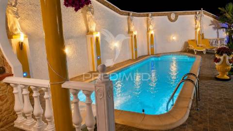Moradia t6 com piscina em esgueira, aveiro