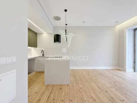 T3 totalmente renovado em lisboa - areeiro