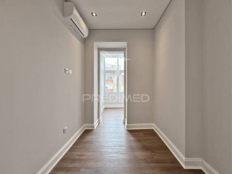 T3 totalmente renovado em lisboa - areeiro
