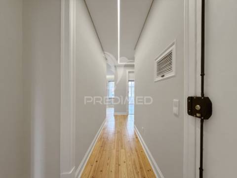 T3 totalmente renovado em lisboa - areeiro