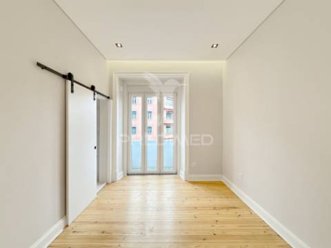 T3 totalmente renovado em lisboa - areeiro