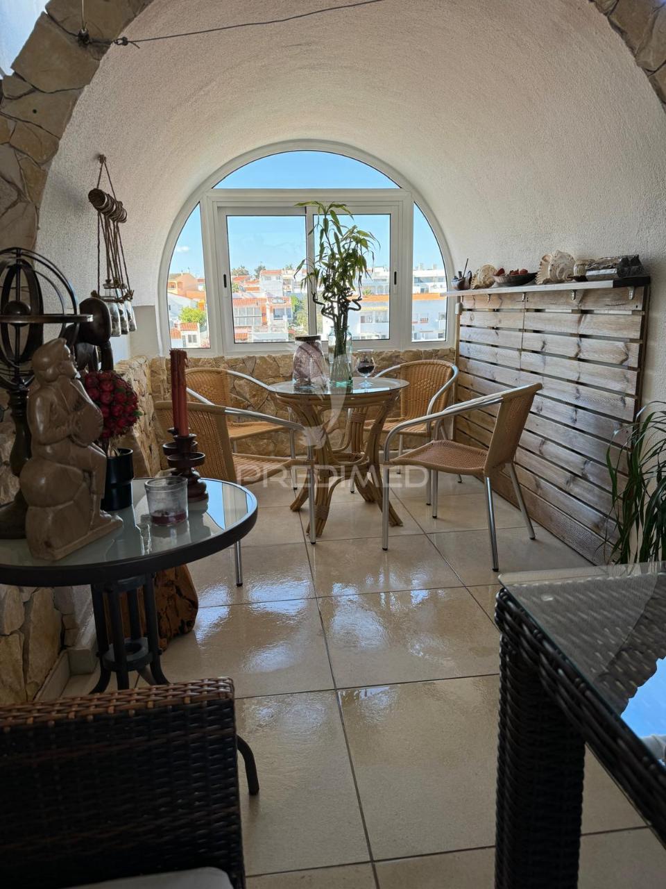 Penthouse exclusiva t2+2 com terraço privativo – no coração de albufeira