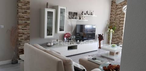 Penthouse exclusiva t2+2 com terraço privativo – no coração de albufeira