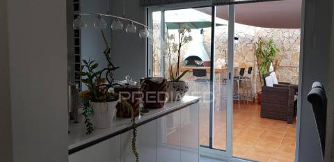 Penthouse exclusiva t2+2 com terraço privativo – no coração de albufeira