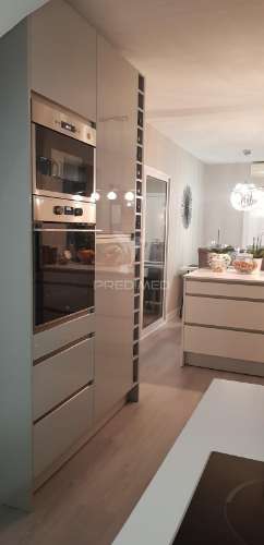 Penthouse exclusiva t2+2 com terraço privativo – no coração de albufeira