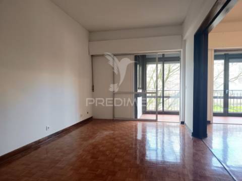 Apartamento t4 | são domingos de benfica