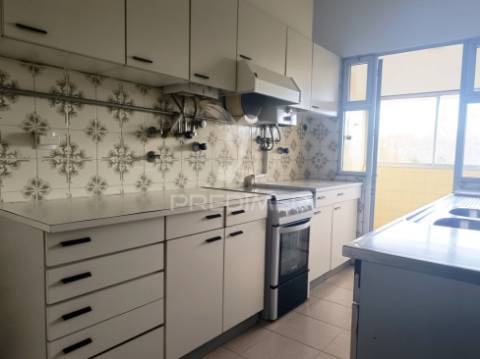 Apartamento t4 | são domingos de benfica