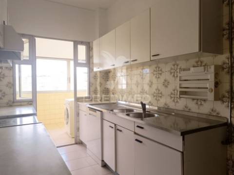 Apartamento t4 | são domingos de benfica