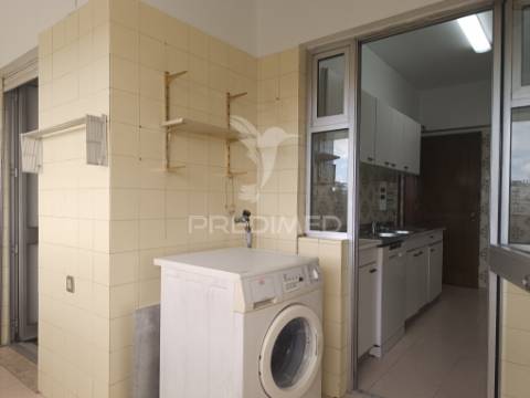 Apartamento t4 | são domingos de benfica