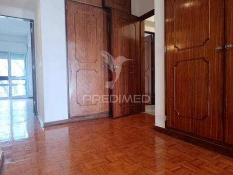 Apartamento t4 | são domingos de benfica