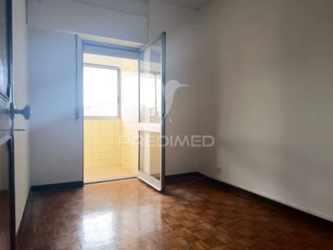 Apartamento t4 | são domingos de benfica