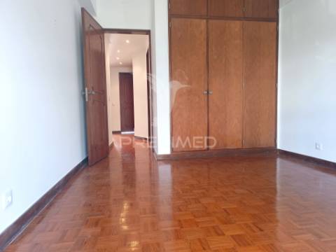 Apartamento t4 | são domingos de benfica