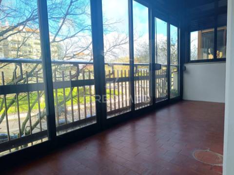 Apartamento t4 | são domingos de benfica