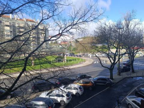 Apartamento t4 | são domingos de benfica