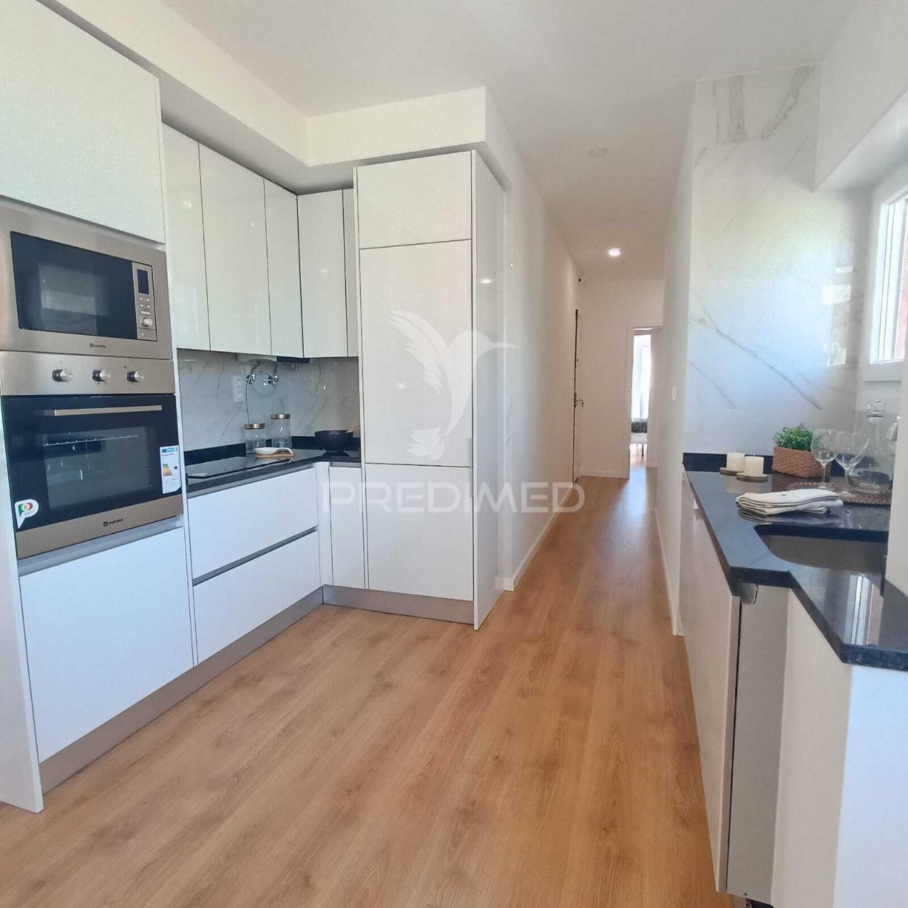 Apartamento t2  benfica remodelada com arrecadaçao