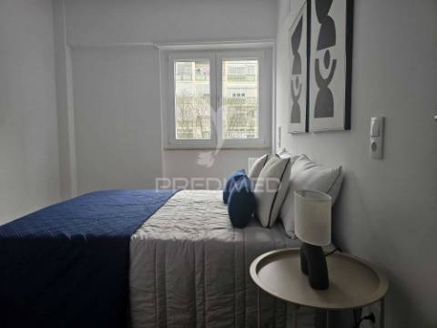 Apartamento t3 benfica, totalmente remodelado e mobilado