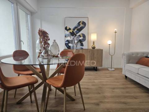 Apartamento t3 benfica, totalmente remodelado e mobilado