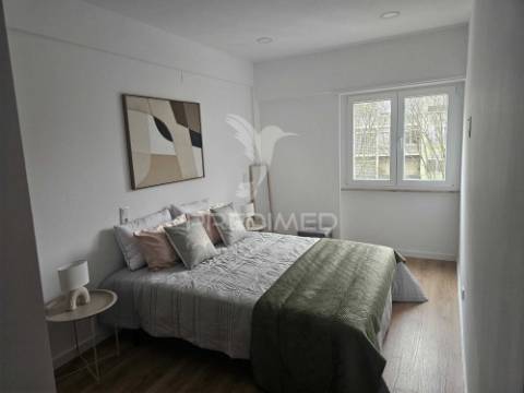 Apartamento t3 benfica, totalmente remodelado e mobilado