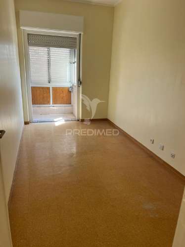 T2 renovado, equipado, benfica, lisboa.