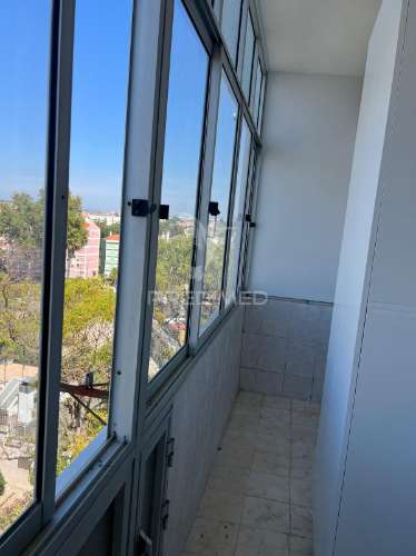 T2 renovado, equipado, benfica, lisboa.