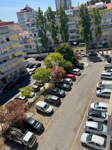 T2 renovado, equipado, benfica, lisboa.