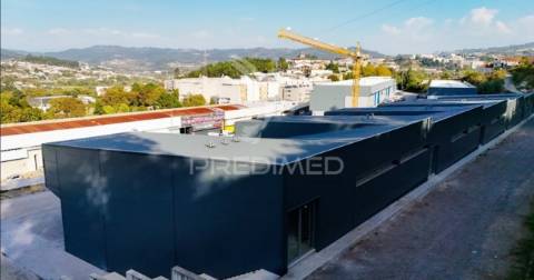 Armazém / loja para arrendamento em azurém – guimarães