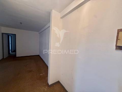 Apartamento t3 . para remodelação . palmela - setubal.