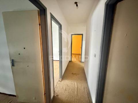 Apartamento t3 . para remodelação . palmela - setubal.