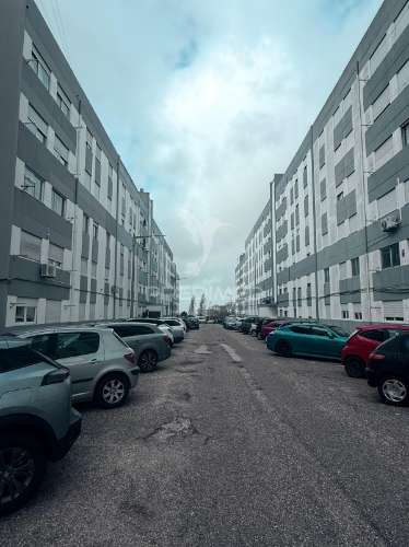 Apartamento t3 . para remodelação . palmela - setubal.