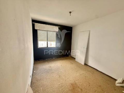 Apartamento t3 . para remodelação . palmela - setubal.