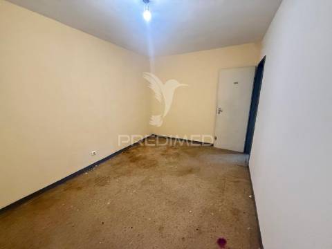 Apartamento t3 . para remodelação . palmela - setubal.
