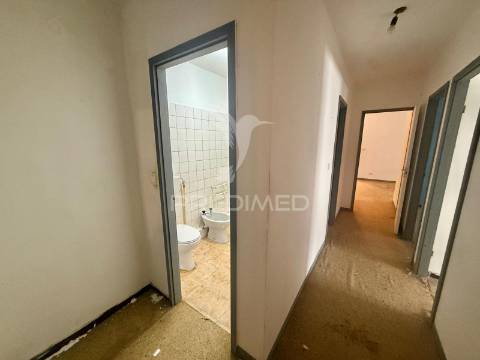 Apartamento t3 . para remodelação . palmela - setubal.