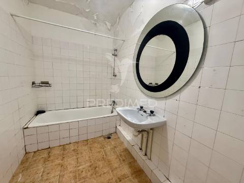 Apartamento t3 . para remodelação . palmela - setubal.