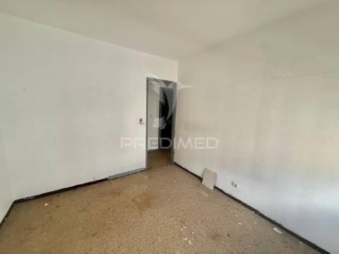Apartamento t3 . para remodelação . palmela - setubal.