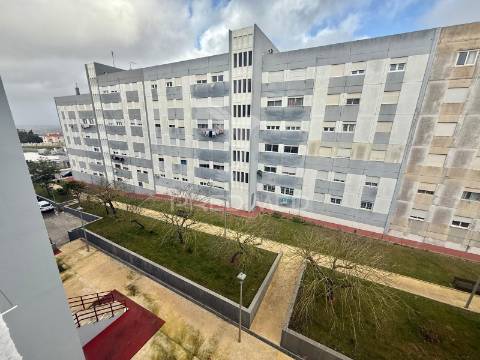 Apartamento t3 . para remodelação . palmela - setubal.