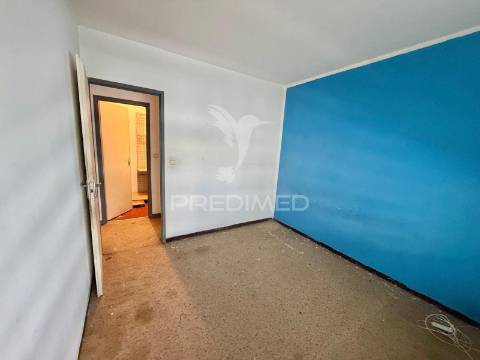 Apartamento t3 . para remodelação . palmela - setubal.