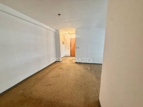 Apartamento t3 . para remodelação . palmela - setubal.