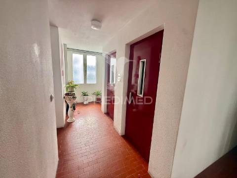 Apartamento t3 . para remodelação . palmela - setubal.