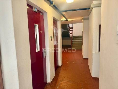 Apartamento t3 . para remodelação . palmela - setubal.