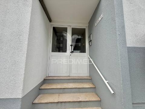 Apartamento t3 . para remodelação . palmela - setubal.