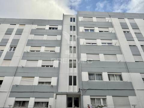 Apartamento t3 . para remodelação . palmela - setubal.