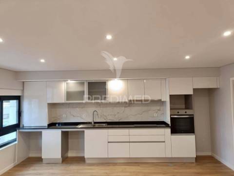 Apartamento t2 renovado em esgueira