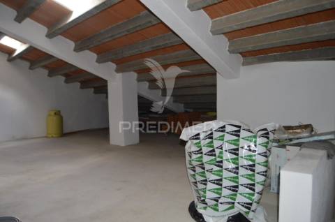 Prédio com excelente localização junto ao jardim em campo maior