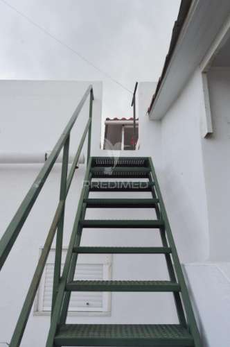 Prédio com excelente localização junto ao jardim em campo maior